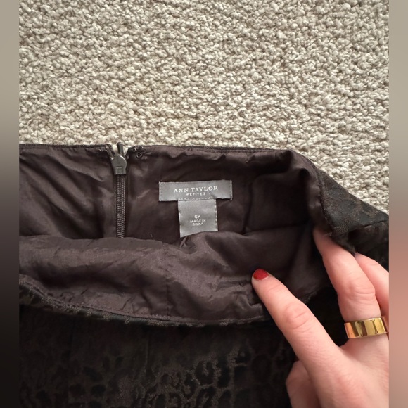Ann Taylor Brown Leopard Print Pencil Skirt Virgin Wool Animal Women's 6 Petite - Picture 2 of 4